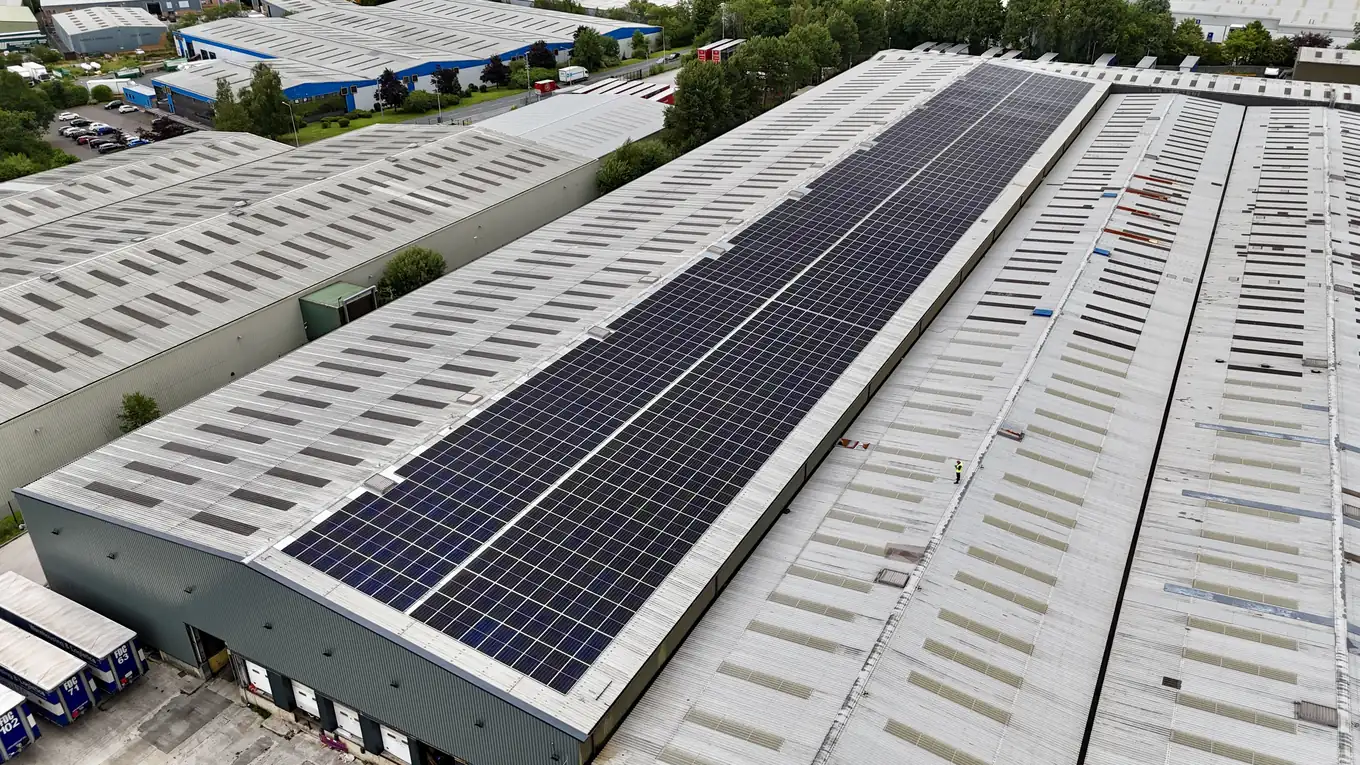 Aerial view of a long solar PV array running the length of the FDC distribution warehouse roof